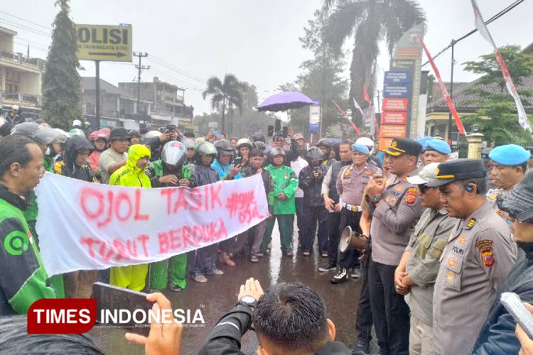 Ratusan Ojol Gelar Aksi Damai di Mapolres Tasikmalaya Kota, Tuntut Keadilan untuk Affan Kurniawan