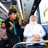 Gubernur Khofifah Raih Penghargaan Inovasi Daerah 2025 Atas Program Bus Trans Jatim