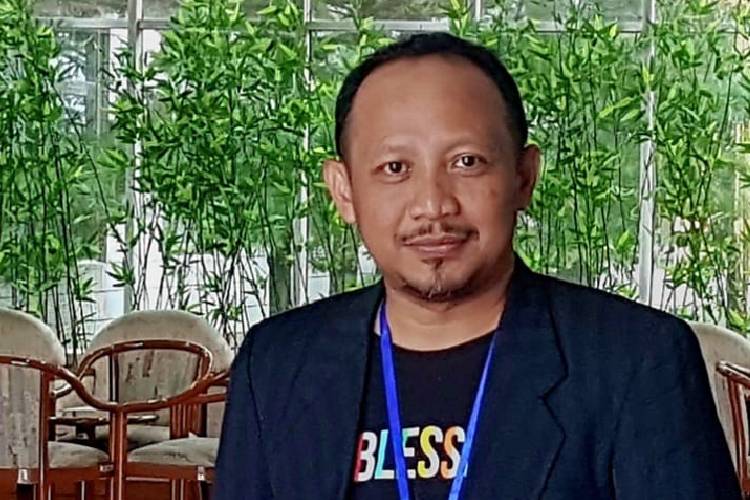 Hakim Jayli, CEO TV9 Nusantara, Senior advisor Jaringan Gusdurian, Wakil Ketua PWNU Jawa Timur.