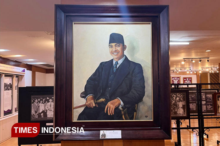 Bung Karno Sosok yang Menjadi Ikon Bangsa Indonesia, Mengapa Bukan Bung Hatta?