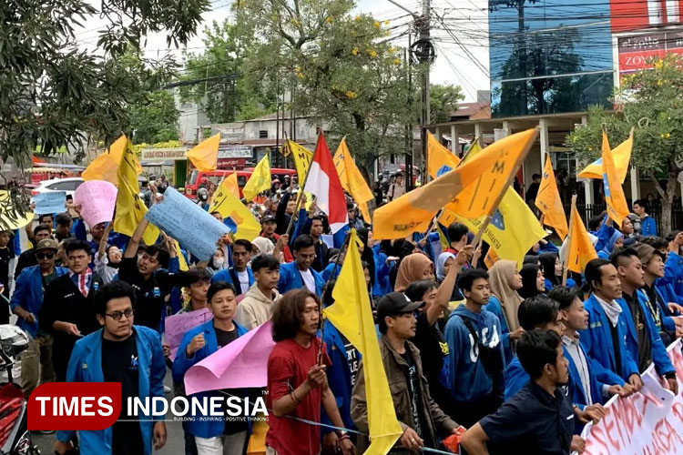 Aksi demontrasi PC PMII Kabupaten Cianjur. (FOTO: PMII Cianjur for TIMES Indonesia)