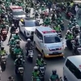 Ribuan Ojol Antar Pemakaman Affan Kurniawan ke TPU Karet Bivak