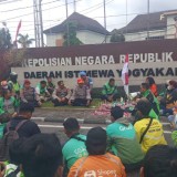 Ribuan Ojol Yogyakarta Geruduk Polda DIY, Tuntut Keadilan untuk Affan Kurniawan