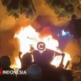 Ricuh di Polda DIY: Massa Bakar Mobil, Hancurkan ATM, dan Kibarkan Bendera One Piece