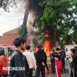 Demo Solidaritas Ojol di Gedung Grahadi Surabaya Ricuh, Polisi Tembakkan Gas Air Mata