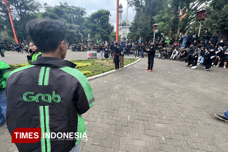 mahasiswa-hingga-ojol-mulai-berkumpul-2.jpg