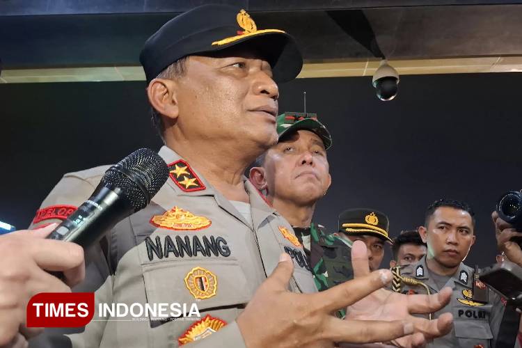 Aksi-Unjuk-Rasa-di-Gedung-Grahadi-Berakhir-Ricuh-b.jpg