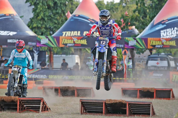 Aksi-crosser.jpg