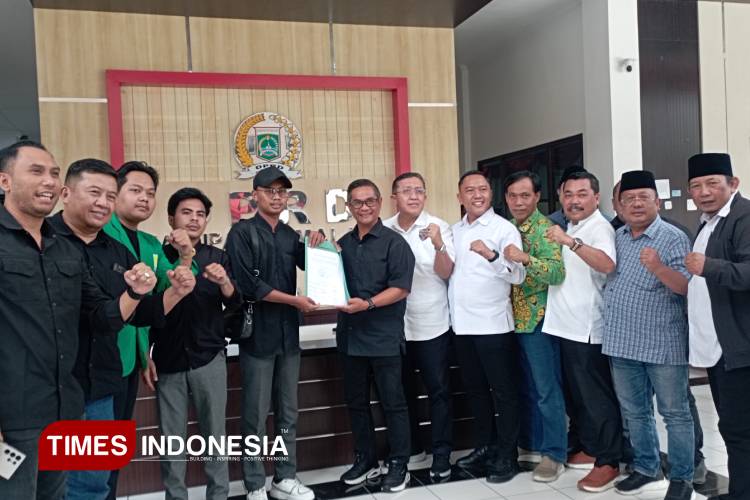 Tuntunan Aliansi BEM yang sudah disepakati Pimpinan DPRD dan Fraksi DPRD, usai penyampaian aspirasi dalam dialog terbuka, di DPRD Kabupaten Malang, Sabtu (30/8/2025). (Foto: Amin/TIMES Indonesia)