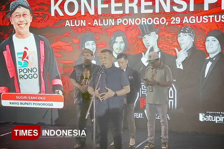 Bupati Sugiri Sancoko saat press conference konser Kidung Aruna Kinanti. (Foto:Marhaban/TIMES ndonesia)