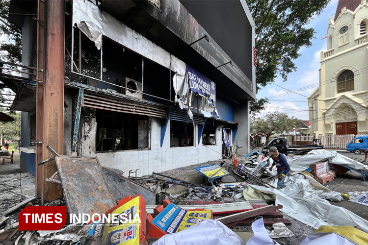 Kerusakan di Mako dan Pos Polisi Kota Malang pasca demo ricuh. (Foto: Rizky Kurniawan Pratama/TIMES Indonesia)