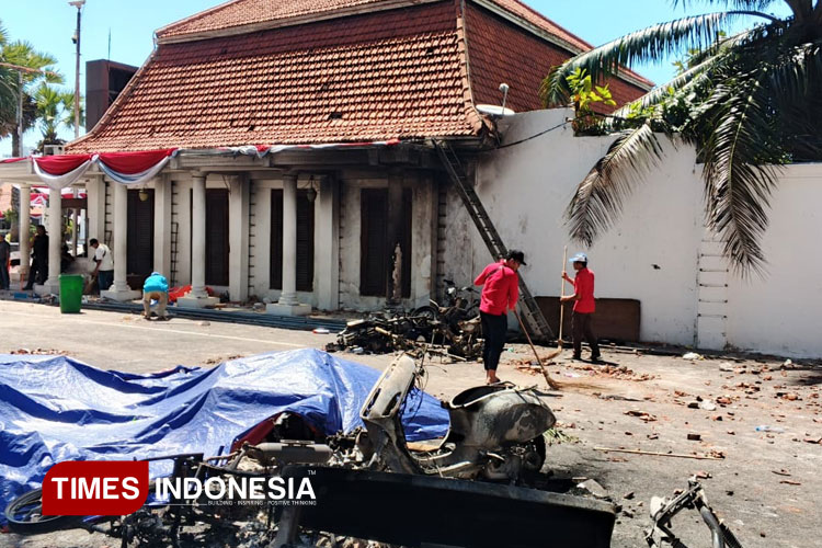 Kondisi Jalan Protokol dan Kawasan Grahadi Surabaya Pasca Aksi Demo 29 Agustus