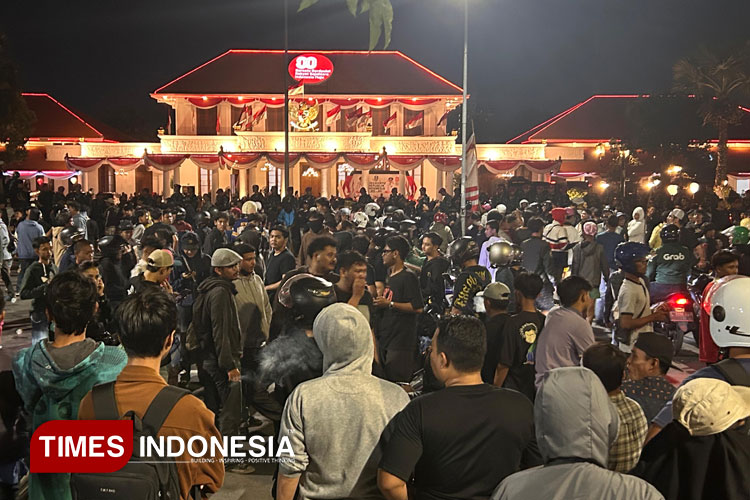 Demo-di-Grahadi-Surabaya.jpg