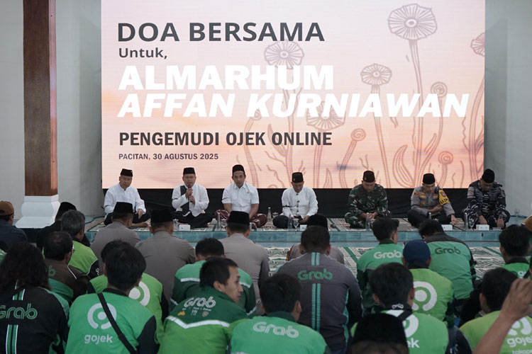 Shalawat Asyghil di Pendopo Pacitan Hantarkan Kepergian Almarhum Affan Kurniawan