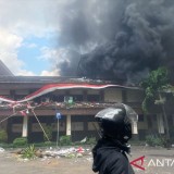 Kericuhan di Cirebon, Gedung DPRD Hangus Terbakar dan Fasilitas Rusak Parah