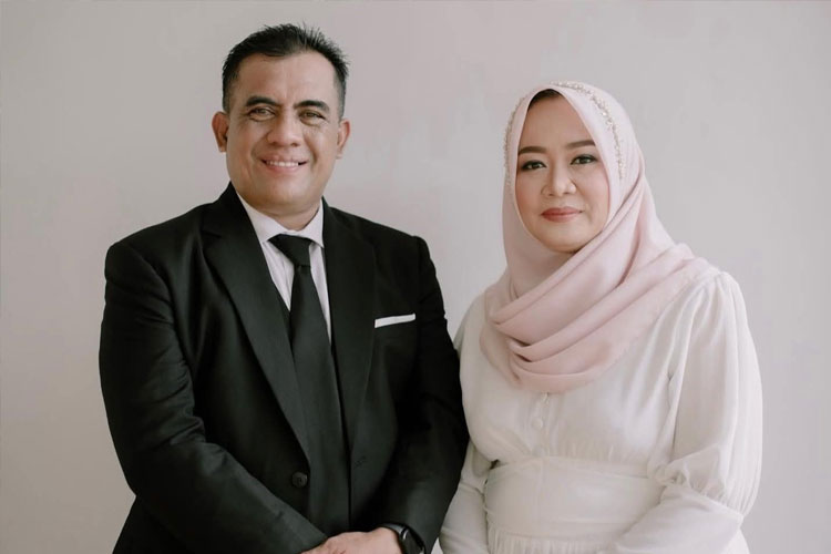 Milyader Situbondo, H Imam Hidayat, bersama istri. (FOTO: Pemkab Situbondo for TIMES Indonesia)