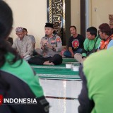Ojol, LSM, dan Polres Gresik Gelar Shalat Gaib untuk Korban Tragedi Demo Jakarta