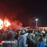 Chaos di Gedung Negara Grahadi: Massa Serbu Gedung dan Bakar Ruang Wagub Emil
