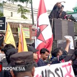 Elemen Mahasiswa Aksi ke Polres Malang, Mosi Tak Percaya dan Tuntut Kapolri Dicopot