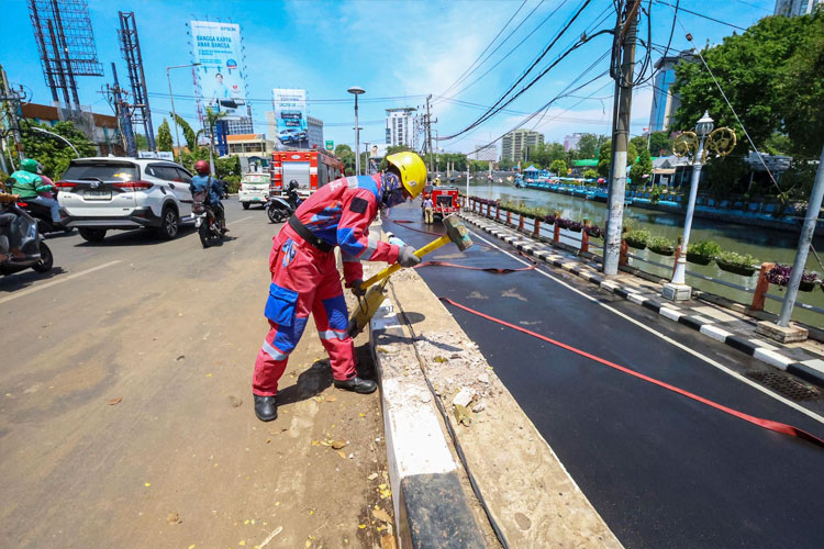 Perbaikan-fasum-yang-rusak-oleh-Pemkot-Surabaya.jpg