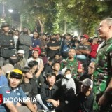 Meski Sudah Ditemui Khofifah dan Pangdam V Brawijaya, Massa Demo Bakar Gedung Negara Grahadi Barat