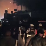 Demonstrasi Ricuh, Massa Coba Masuk Gedung DPR Malam Ini