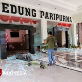 Massa Aksi Jebol Gerbang Gedung DPRD Kota Madiun