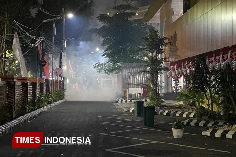 massa-aksi-demo-depan-Polresta-Malang-Kota-b.jpg