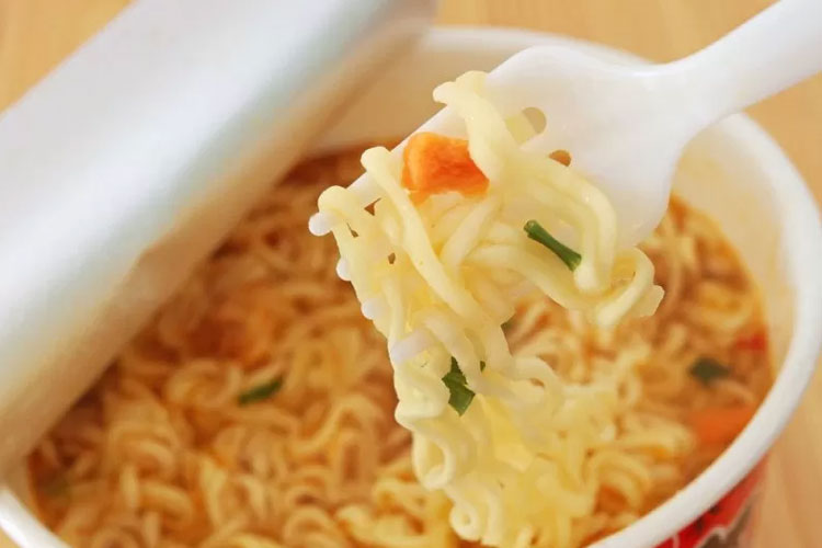 Dokter Penyakit Dalam Ingatkan Risiko Ultra-Processed Food terhadap Kanker Usus
