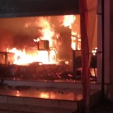 Korsleting Listrik Sebabkan Toko Aki dan Warung Seblak di Banyuwangi Ludes Terbakar