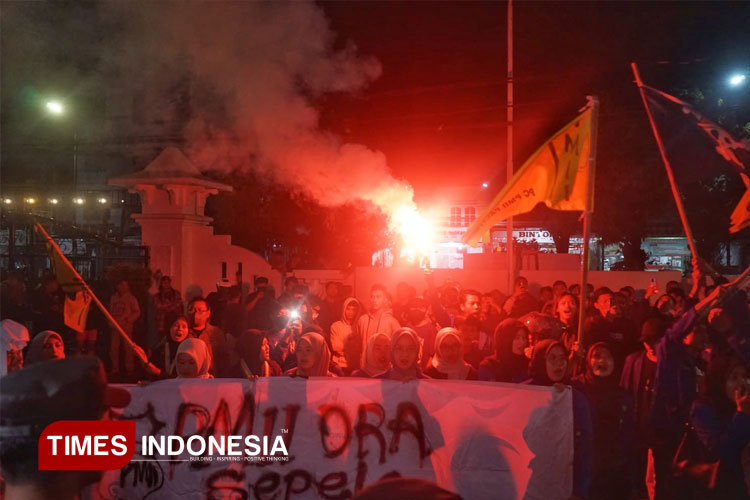 Demo-Pacitan.jpg