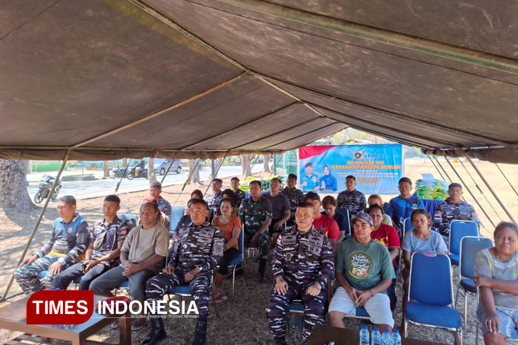 Gerakan Pasar Murah serentak TNI-POLRI dan Bulog dihadiri sejumah masyarakat setempat. (Foto: Habibudin/TIMES Indonesia)