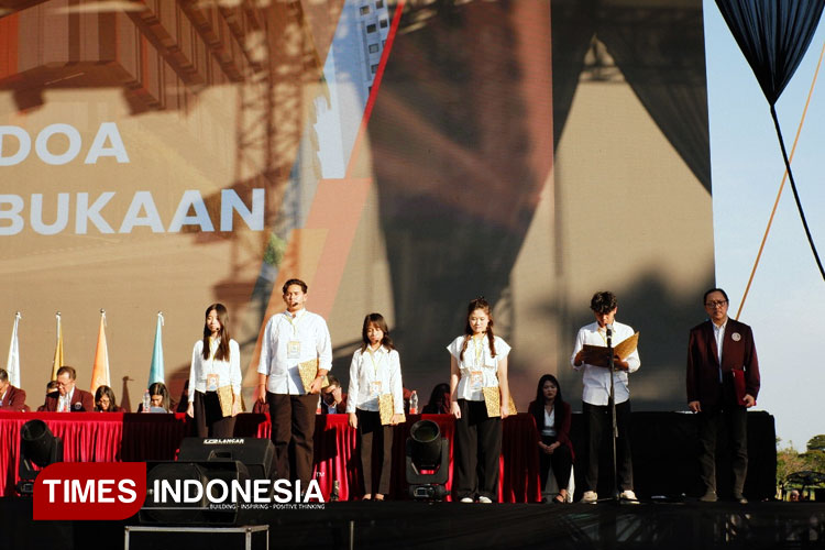 Penutupan O-Week UC Surabaya: Memupuk Kepedulian Sosial dan Kebangsaan Sejak Dini