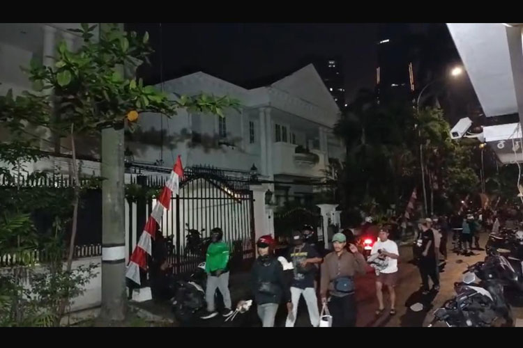 Rumah Eko Patrio Dijarah Massa (foto: Okezone)