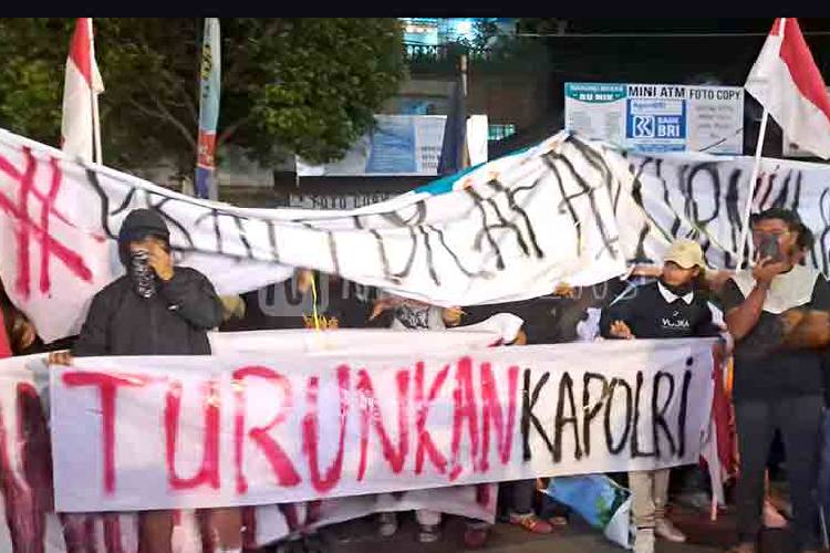 Unjuk Rasa di Jepara Berakhir Bentrok, Polisi Tembakan Gas Air mata