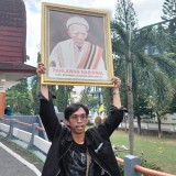 Aksi Heroik Selamatkan Foto Pahlawan Nasional dari Kobaran Api di Gedung DPRD NTB