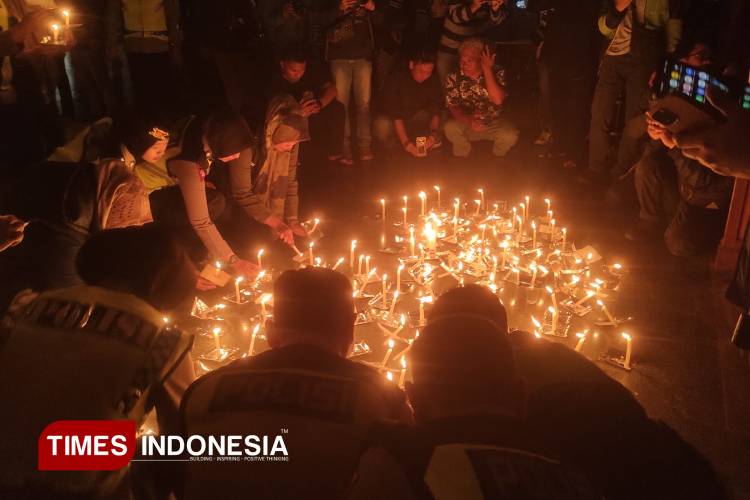 Doa bersama keluarga besar ojek online Banjarnegara di pendapa Dipayuda Adigraha Banjarnegara. (FOTO: Muchlas Hamidi/TIMES Indonesia)