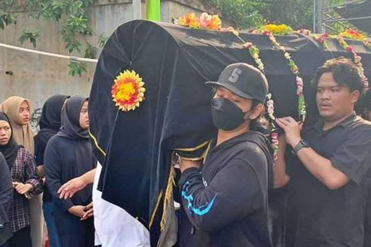 Tragedi Aksi di Yogyakarta: Mahasiswa Amikom Meninggal, Ribuan Warga Iringi Pemakaman