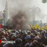 Sempat Dorong-dorongan dan Bakar Ban, Aksi Demonstrasi di Majalengka Berjalan Kondusif