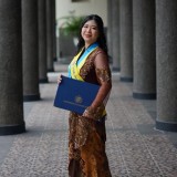 Kisah Inspiratif Gadis Banda Aceh Raih IPK Tertinggi Sarjana Terapan UGM