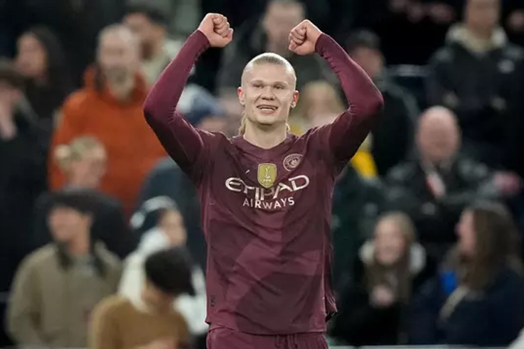 Erling Haaland usai mencetak gol ke gawang Brighton & Hove Albion di Stadion Amex, Minggu (31/8/2025). Haaland sudah mencetak 88 gol dalam 100 laga Liga Inggris.