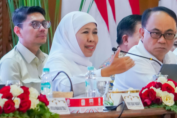 Gubernur Khofifah Pastikan Siswa di Jatim Terlindungi: Daerah Rawan, Sekolah Daring