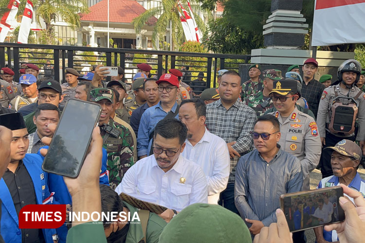 Ketua-DPRD-Kabupaten-MagetanSuratno.jpg