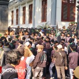 1.000 Warga Malang Kawal Demonstrasi Berlangsung Damai
