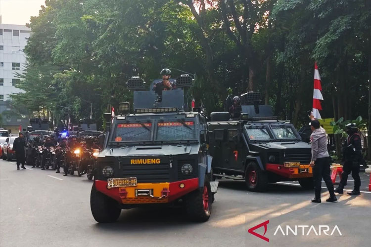 Polda Metro Jaya Gelar Patroli Skala Besar Pasca Aksi Demonstrasi di Jakarta