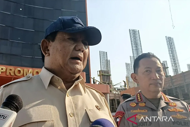 Presiden Prabowo Jenguk Polisi Korban Ricuh Unjuk Rasa di RS Polri