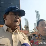 Presiden Prabowo Jenguk Polisi Korban Ricuh Unjuk Rasa di RS Polri