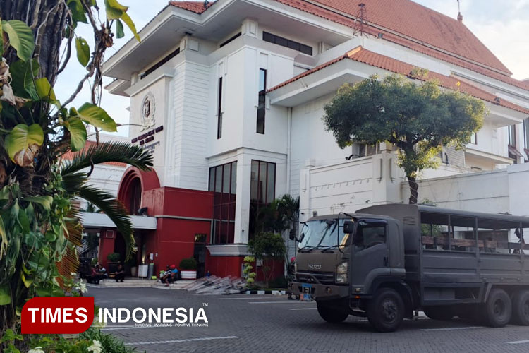 Gedung DPRD Surabaya Dijaga Aparat, Anggota Dewan WFA