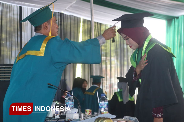UIMSYA Blokagung Banyuwangi Wisuda 391 Mahasiswa, Rektor: Jadikan Nilai Pesantren Sebagai Kompas Moral