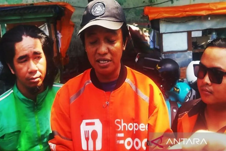 Massa Gabungan Kepung DPRD Kalsel,  Pengunjuk Rasa Reformasi DPR dan Polri